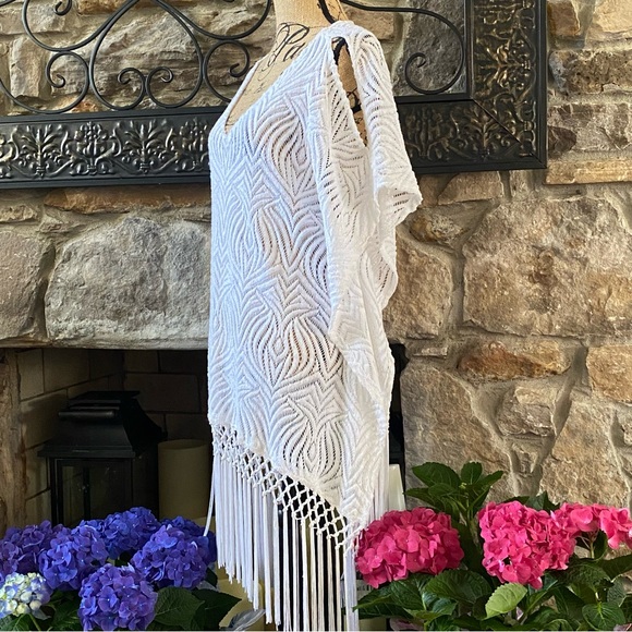 Chico’s Fringed Poncho With Cut Out Lace orSwimsuit Topper Size S/M - Picture 2 of 8